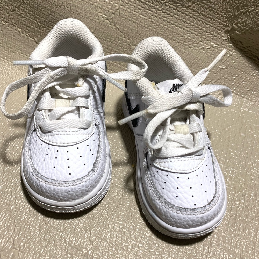 Toddler's Nike Air Force 1 White/Black Sneakers(CZ1691 100) - 5C Preowned AS IS